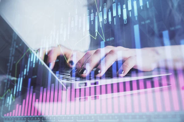 Dubbel exponering av kvinnliga händer skriva på dator och forex diagram hologram ritning. Begreppet aktiemarknad. — Stockfoto