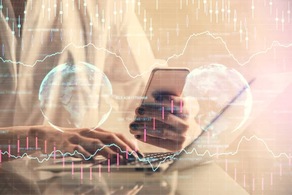 Doble exposición de holograma gráfico financiero y mujer sosteniendo y utilizando un dispositivo móvil. Concepto de bolsa. —  Fotos de Stock