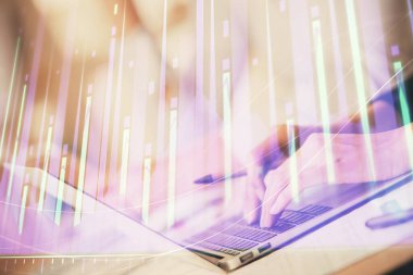 Bilgisayarda ve ön x grafik hologram çiziminde kadın eli yazarken çift pozlama. Borsa yatırım kavramı.