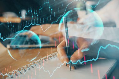 Ön x çizelgesinin arka plan notları alan insanların üzerini çizerken çift pozlama. Mali analiz kavramı