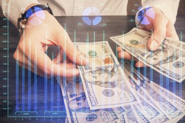 Finansal grafiğe çoklu pozlama hologram, Amerikan dolarları ve insan eli. Analiz kavramı.