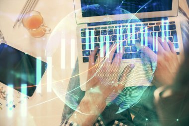 Dizüstü bilgisayar klavyesini ve ön x çizim hologramını yazarken çift pozlama. Üst Manzara. Finans piyasası kavramı.