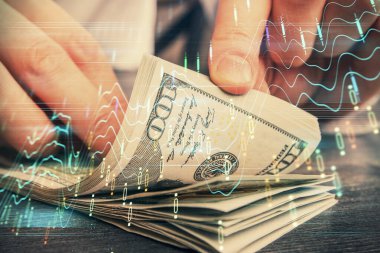 Forx grafiği, hologram, Amerikan dolarları ve insan eli çizimleri. Teknik Analiz kavramı.