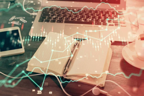 Multi exponering av finansiella diagram ritningar och skrivbord med öppen bärbar bakgrund. Begreppet forex — Stockfoto