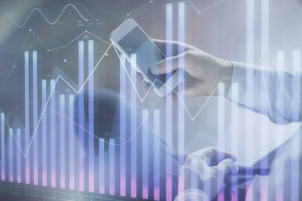 Dubbel exponering av män händer som håller och använder en digital enhet och forex diagram ritning. Begreppet finansmarknad. — Stockfoto