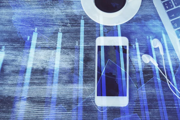 Podwójna ekspozycja na wykres forex hologram nad pulpitem z telefonu. Widok góry. Koncepcja mobilnej platformy handlu. — Zdjęcie stockowe