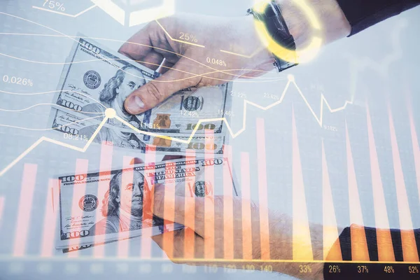 Multi esposizione del grafico finanziario che disegna l'ologramma e le fatture dei dollari degli Stati Uniti e le mani dell'uomo. Concetto di analisi. — Foto Stock