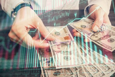 Finansal grafiğe çoklu pozlama hologram, Amerikan dolarları ve insan eli. Analiz kavramı.