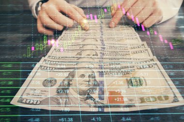 Forx grafiği, hologram, Amerikan dolarları ve insan eli çizimleri. Teknik Analiz kavramı.