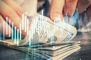 Forx grafiği, hologram, Amerikan dolarları ve insan eli çizimleri. Teknik Analiz kavramı.