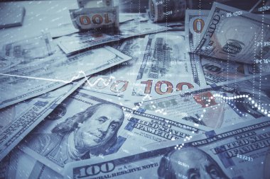 Forx grafiğinin çok sayıda görüntüsü bize dolar banknotları arka planında görünüyor. Finansal başarı piyasası kavramı.