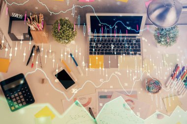 Bilgisayarla ön plan arkaplanını çizerken çift pozlama. Finansal araştırma ve analiz kavramı. Üst görünüm.