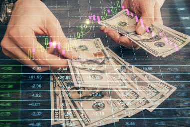 Finansal grafiğe çoklu pozlama hologram, Amerikan dolarları ve insan eli. Analiz kavramı.