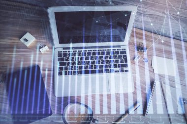 Bilgisayarla arka plan üzerine iki kat mali şema çizimi. Araştırma ve analiz kavramı. Üst görünüm.