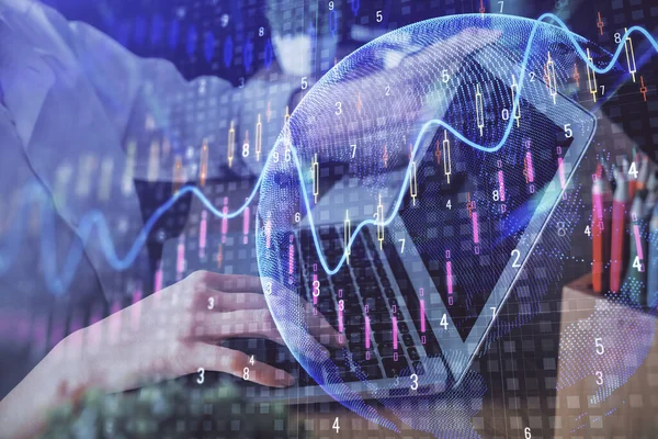 Podwójna ekspozycja kobiecych rąk na komputerze i rysunku hologramu forex chart. Koncepcja inwestowania na giełdzie. — Zdjęcie stockowe