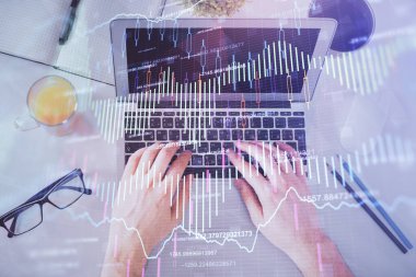 Dizüstü bilgisayar klavyesini ve ön x çizim hologramını yazarken çift pozlama. Üst Manzara. Finans piyasası kavramı.