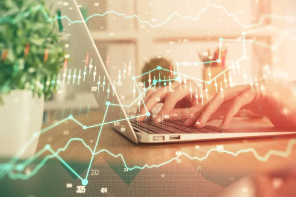 Podwójna ekspozycja kobiecych rąk na komputerze i rysunku hologramu forex chart. Koncepcja inwestowania na giełdzie. — Zdjęcie stockowe