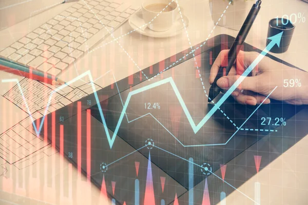 Finansal grafik çizimine çifte maruz kalma hologram ve cep telefonu kullanan bir kadın. Borsa konsepti.