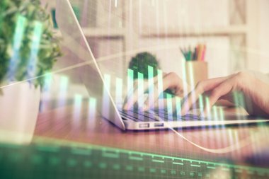 Bilgisayarda ve ön x grafik hologram çiziminde kadın eli yazarken çift pozlama. Borsa yatırım kavramı.