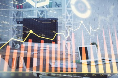Finansal grafik çizimine ve ofis içi arka planına çifte maruz kalma. Borsa konsepti.