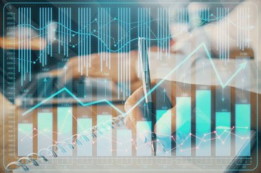 Ön x çizelgesinin arka plan notları alan insanların üzerini çizerken çift pozlama. Mali analiz kavramı