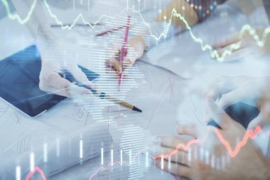 Önx grafik çizimine çifte maruz kalma ve kadın ve erkeğin birlikte çalışarak mobil bir cihaz kullanması. Ticaret konsepti.