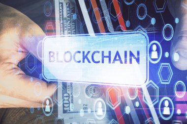 Hologram, Amerikan dolarları ve erkek eli gibi çok sayıda engelleme temasına maruz kalma. İş konsepti.