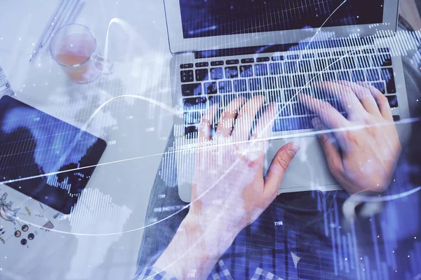 Dubbel exponering av män händer skriva över laptop tangentbord och forex diagram hologram ritning. Högst upp. Begreppet finansmarknad. — Stockfoto