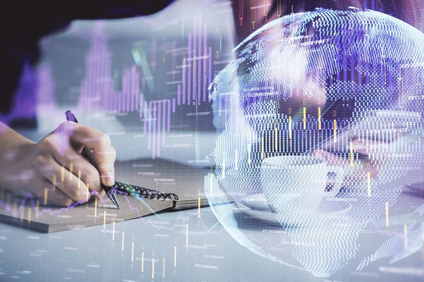 Dvojitá expozice forexového grafu skicuje hologram a ženu držící a používající mobilní zařízení. Koncept akciového trhu. — Stock fotografie