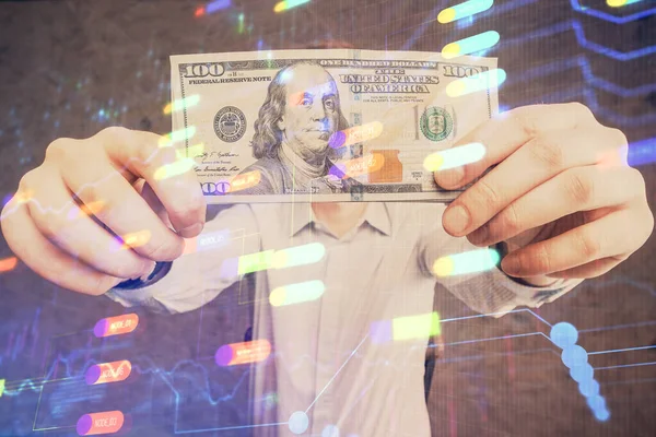 Dupla exposição do holograma de desenho de tecnologia e notas de dólares e mãos de homem. Conceito de dados — Fotografia de Stock
