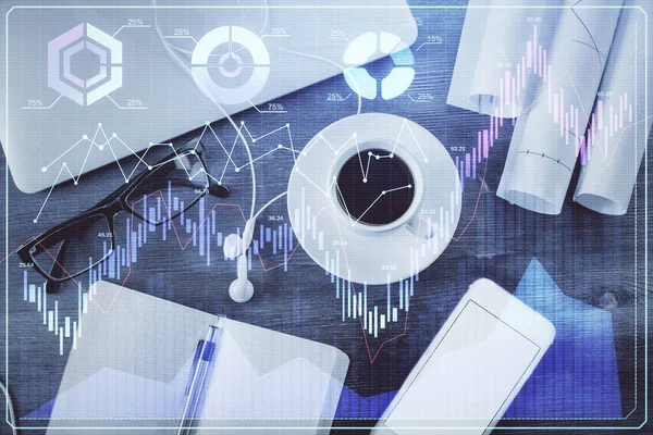 Multi blootstelling van forex grafiek tekening over desktop achtergrond met computer. Begrip financiële analyse. Bovenaanzicht. — Stockfoto