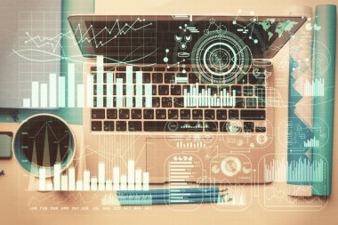 Bilgisayarla masaüstü arkaplanı üzerinde ön x grafik çizimi çift pozlama. Finansal analiz kavramı. Üst görünüm.