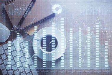 Forx grafik çizimi ve çalışma masası üst veiw çoklu pozlama. Mali analiz kavramı.