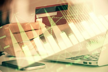 İnternetten alışveriş yapan kadının elinde kredi kartı ve mali grafik çizimi var. Borsa E-ticaret kavramı.