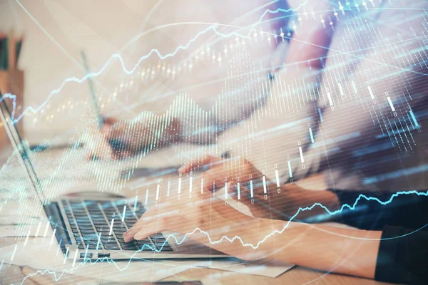 Multieksponering av kvinnelige hender som skriver på en datamaskin og tegning av finansielle diagrammer. Begrepet lagermarkedsanalyse. – stockfoto