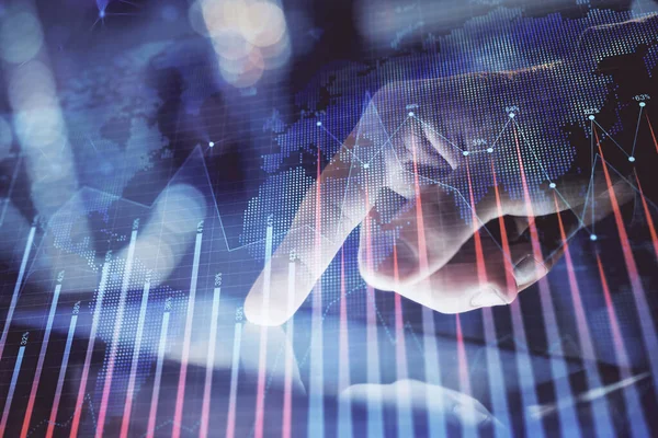 Exposición múltiple de las manos del hombre sosteniendo y utilizando un dibujo de la carta telefónica y financiera. Concepto de análisis de mercado. — Foto de Stock