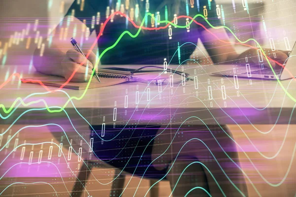Doppelbelichtung von Geschäftsfrau Hände Tippen auf Computer und Forex-Diagramm Hologrammzeichnung. Finanzanalysekonzept. — Stockfoto