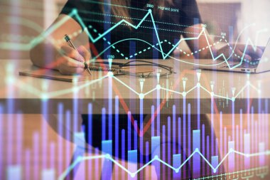 İş kadını ellerinin bilgisayar ve ön x çizelge hologramı çizimlerinde çifte pozlama. Mali analiz kavramı.