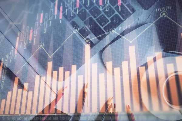 Dubbel exponering av finansiella diagram rita över tabell bakgrund med dator. Begreppet forskning och analys. Ovanifrån. — Stockfoto