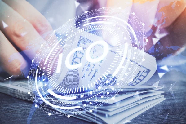 Multi exposición de blockchain tema dibujo holograma y EE.UU. billetes de dólares y las manos del hombre. Concepto empresarial. — Foto de Stock