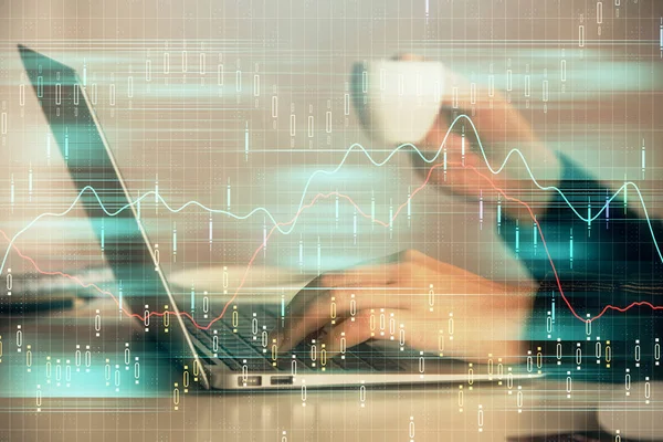 Doppelbelichtung von Geschäftsfrau Hände Tippen auf Computer und Forex-Graph Hologrammzeichnung. Finanzanalysekonzept. — Stockfoto