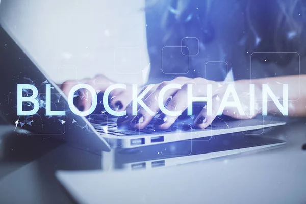 Dubbele blootstelling van de vrouw handen typen op de computer en crypto markt thema hologram tekening. Blockchain concept. — Stockfoto