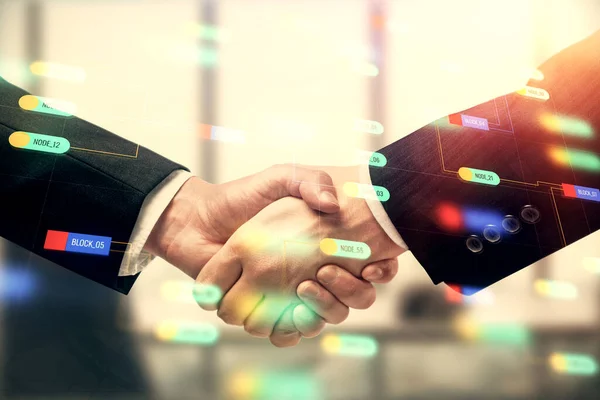 Double exposition de données thème hologramme et poignée de main de deux hommes. Concept de partenariat dans l'industrie informatique. — Photo