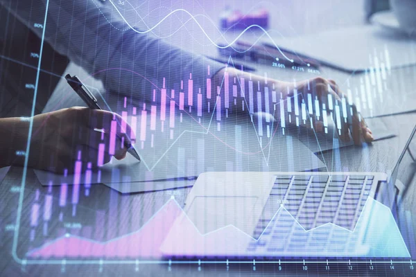 Doble exposición de las manos de la mujer de negocios escribiendo en la computadora y el dibujo del holograma gráfico de divisas. Concepto de análisis financiero. — Foto de Stock