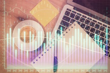 Bilgisayarla ön plan arkaplanını çizerken çift pozlama. Finansal araştırma ve analiz kavramı. Üst görünüm.