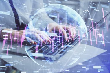 Bilgisayarda ve finansal grafik hologramında yazı yazan kadın ellerine çoklu maruz kalma. Borsa analizi kavramı.