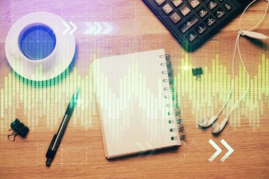 Forx grafik çizimi ve çalışma masası üst veiw çoklu pozlama. Mali analiz kavramı.