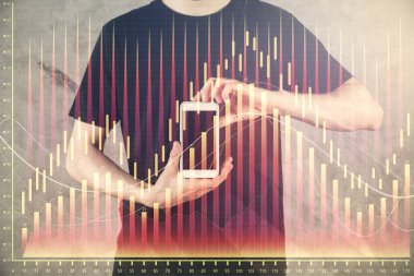 Erkeklerin el ele tutuşup dijital bir cihaz ve ön grafik çizimi kullanırken çift pozlama. Finansal piyasa kavramı.