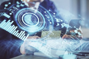 Erkeklerin el ele tutuşup telefon kullanırken ve uluslararası iş teması çizerken çift pozlama.