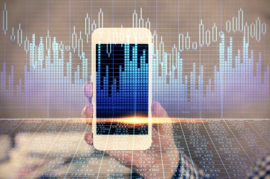 Erkeklerin el ele tutuşup dijital bir cihaz ve ön grafik çizimi kullanırken çift pozlama. Finansal piyasa kavramı.